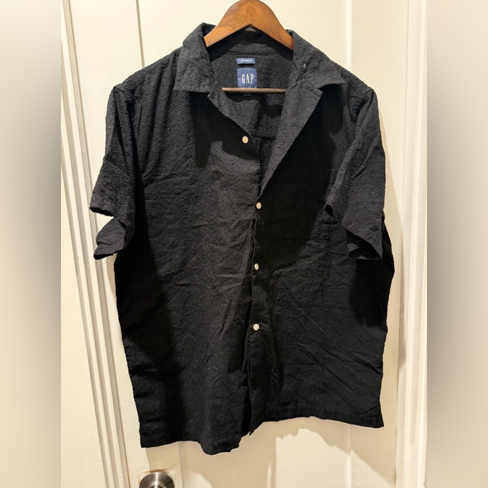 GAP Black Short Sleeve Shirt